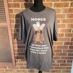NWT Unisex Moses t-shirt